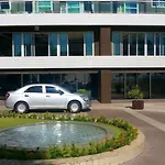 Atlântico Condomínio com 2 Qts Beira Mar